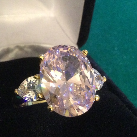 Dazzling Knockout Large Pink Ice Ring - Picture 4 of 12